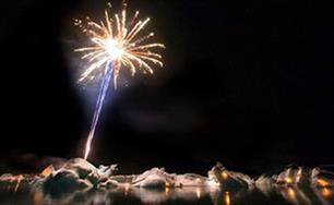 jokulsarlon-fireworks-blue310x191.jpg