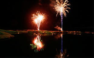 jokulsarlon-fireworks-gold-blue310x191.jpg